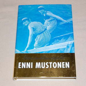 Enni Mustonen Ruiskukkaseppele